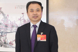 全國(guó)人大代表、天能集團(tuán)張?zhí)烊危航ㄗh優(yōu)化鉛蓄電池產(chǎn)業(yè)財(cái)稅政策