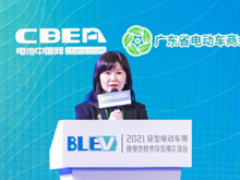 電池中國網(wǎng)CEO張雨發(fā)布“中國電動(dòng)車鋰電安全倡議藍(lán)皮書”
